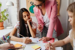 Leia mais sobre o artigo Educação Financeira para Crianças: Como Ensinar desde Cedo